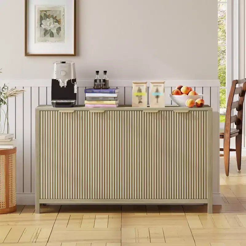 Buffet bas cannelé moderne de 55 po, buffet à 4 portes avec étagère réglable, finition bois