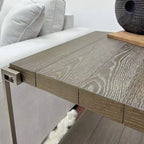 Table basse industrielle en bois à armature métallique avec roulettes