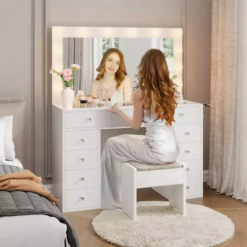 Coiffeuse avec prise de courant, meuble-lavabo à 11 tiroirs avec miroir et 12 lumières LED, convient aux chambres à coucher