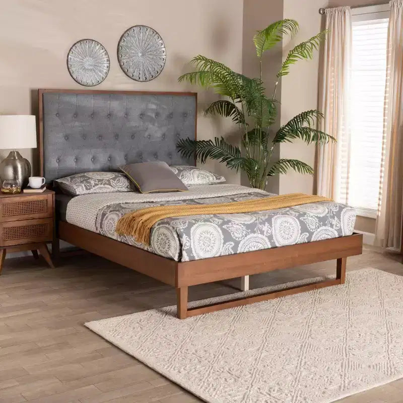 Lit plateforme en tissu et bois de noyer, gris, aucun sommier requis, tête de lit capitonnée